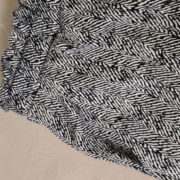 TORRID High Waisted Knit Pants Size 1X Black and White - Picture 4 of 7